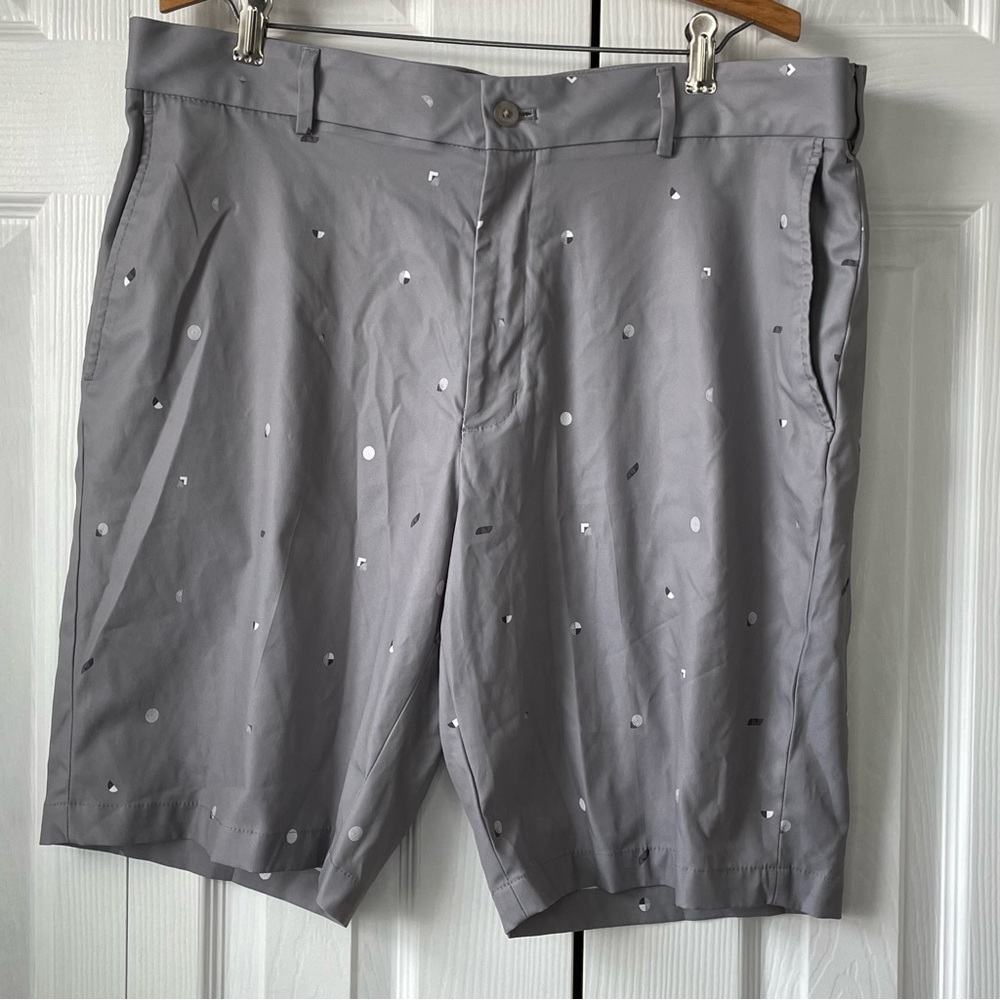 Walter Hagen Men's Perfect 11 Art Deco Print 10" Inseam Shorts Monument Gray 38”
